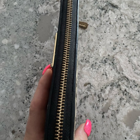 Micheal kors wallet. Authentic - Picture 3 of 3